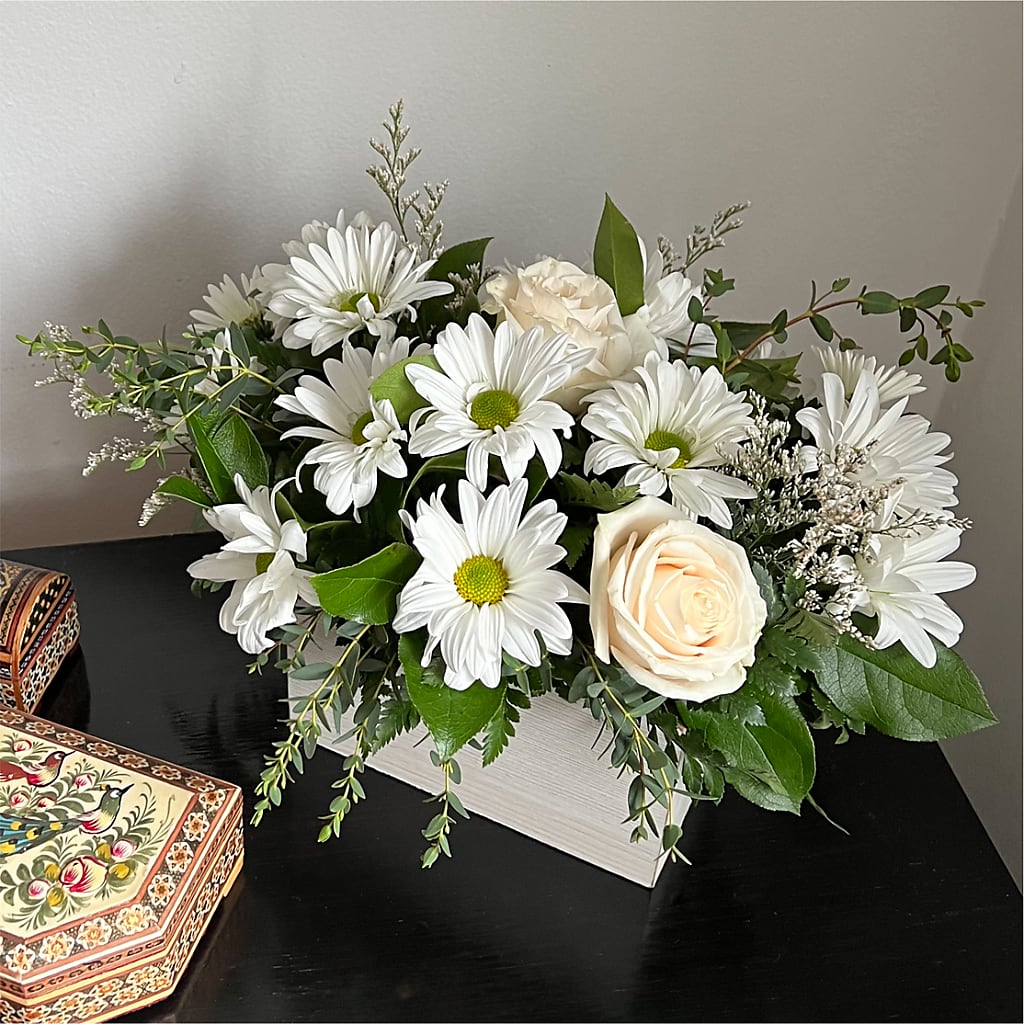 Fresh Linen Box Bouquet – SWAN FLORAL & GIFT SHOP INC, Erlanger KY