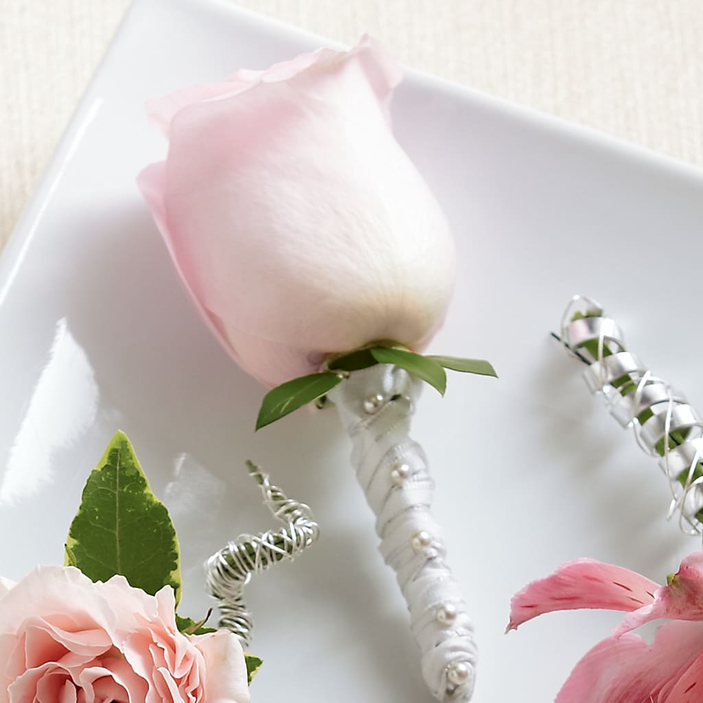 Pink Rose Boutonniere – SWAN FLORAL & GIFT SHOP INC, Erlanger KY