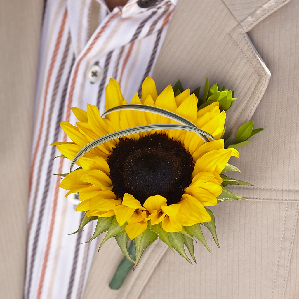 Free Spirit Boutonniere – SWAN FLORAL & GIFT SHOP INC, Erlanger KY