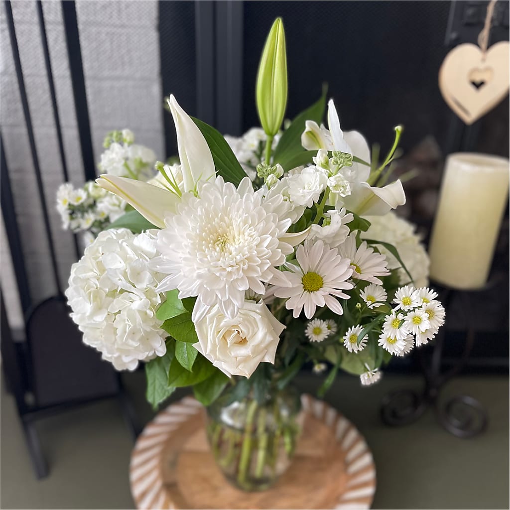 Classic Ivory – A Florist Original – SWAN FLORAL & GIFT SHOP INC, Erlanger KY