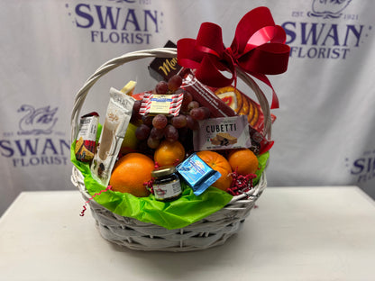 YUMMY CHRISTMAS SNACK BASKET